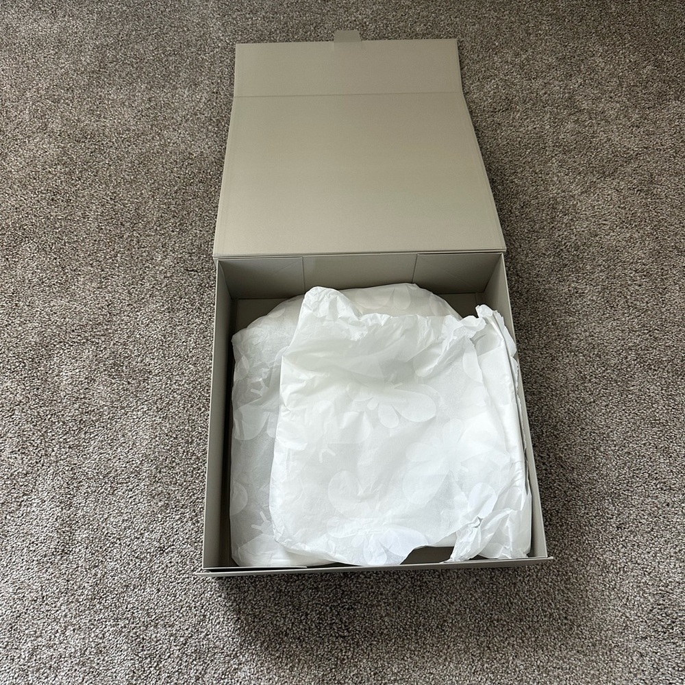 Weekend Max Mara Butterfly Logo Empty Box - Picture 2 of 3